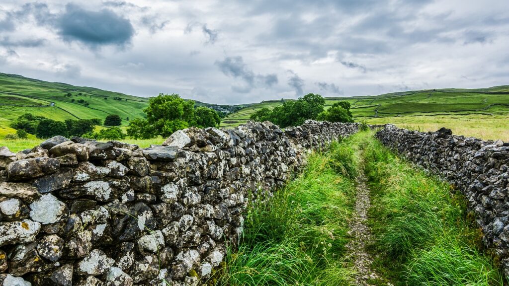 malham-cove-3196076_1280